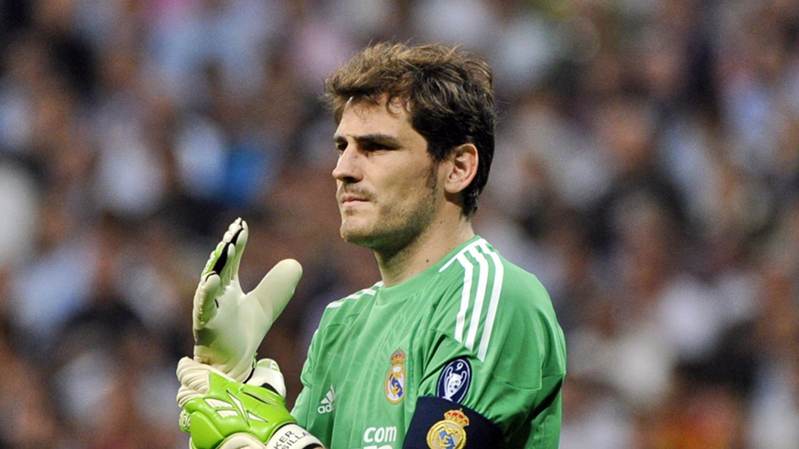 Messi Pays Tribute to Casillas after the Goalkeeper Officially Retires