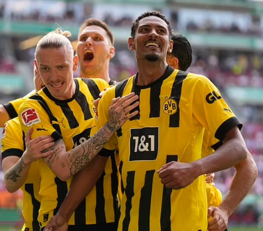 Augsburg 0-3 Borussia Dortmund: BVB a win away from title